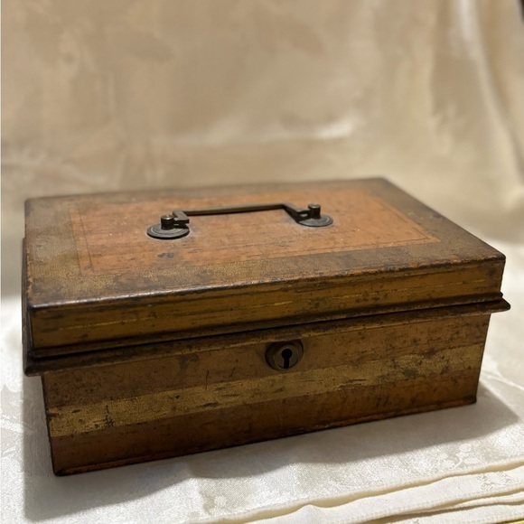 Vintage Metal Lock Box/ Decorative Box - Picture 3 of 12